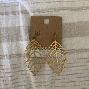 Leaf Earrings | Gold